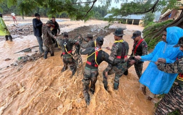 Wayanad Landslide : तत्काल राहत और सहायता पहुंचाने के लिए आपदा राहत दलों को तैनात किया गया